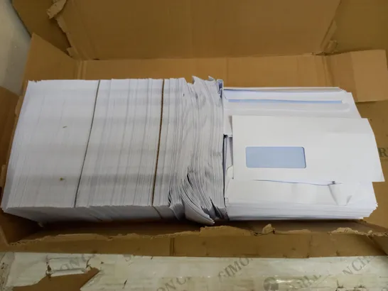 BOX OF APPROX 100 DL WHITE ENVELOPES WITH WINDOW AND SELF SEAL