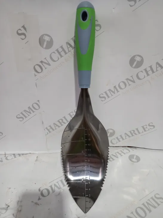 BOXED UNBRANDED JAGGED EDGE TROWEL 