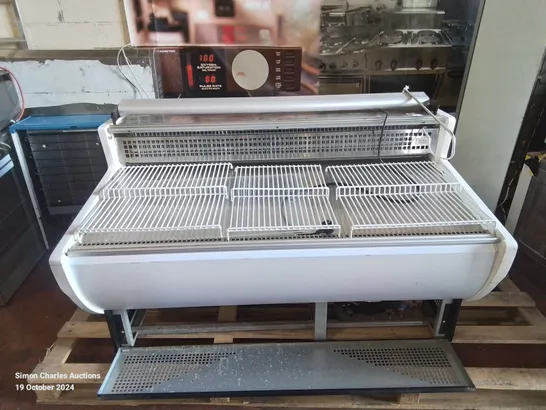 COMMERCIAL TRIMCO TAVIRA II 200 WHITE SLIMLINE SERVE OVER COUNTER WITH CURVED GLASS (UNTESTED)