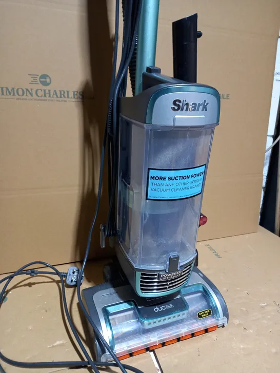 SHARK UPRIGHT VACUUM CLEANER AZ912UKT