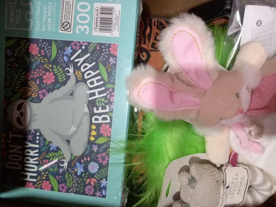 BOX OF APPROXIMATELY 10 ASSORTED TOYS AND GAMES TO INCLUDE WOODLAND FRIENDS YARNS, DINOSAUR STATIONARY SET, KITTY-CAT KLOCK