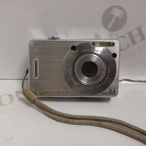 SONY CYBER SHOT 7.2 MEGAPIXELS DIGITAL CAMERA