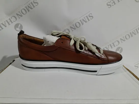 BOXED PAIR OF MODA IN PELLE FILICIA TRAINERS IN TAN - SIZE 8 