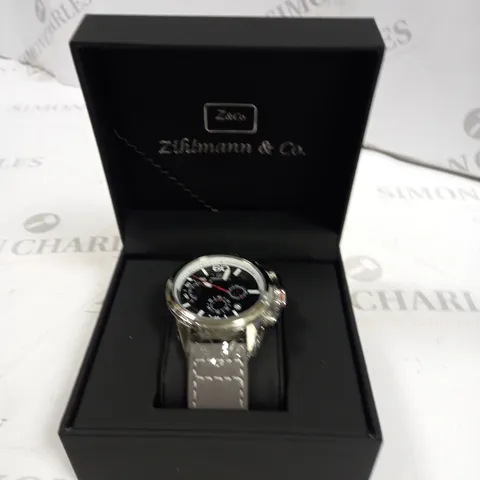 MEN’S ZIHLMANN & CO CHRONOGRAPH WATCH – MODEL ZC320 – SILVER COLOUR CASE – BLACK DIAL WITH SUB DIALS – 3ATM WATER RESISTANT – LEATHER STRAP