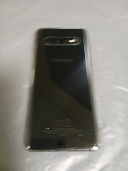 UNBOXED SAMSUNG GALAXY S10 MOBILE PHONE