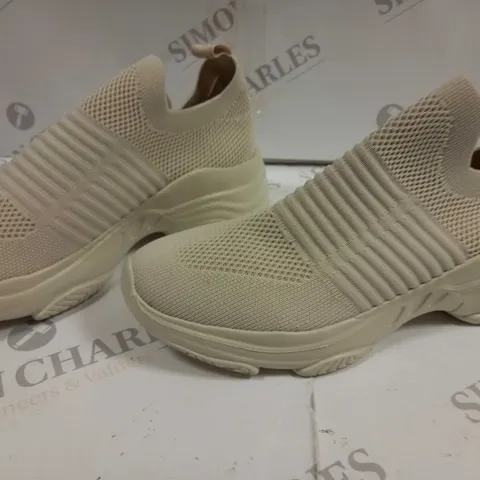 DUNE CREAM FABRIC TRAINERS - 37