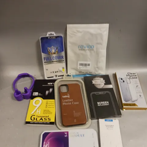 APPROXIMATELY 30 ASSORTED SMARTPHONE ACCESSORIES TO INCLUDE PROTECTIVE CASES, CHARGING CABLES, SCREEN PROTECTORS ETC 