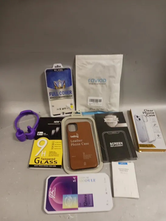 APPROXIMATELY 30 ASSORTED SMARTPHONE ACCESSORIES TO INCLUDE PROTECTIVE CASES, CHARGING CABLES, SCREEN PROTECTORS ETC 