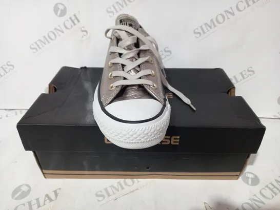 BOXED PAIR OF CONVERSE SHOES IN METALLIC GOLD UK SIZE 4