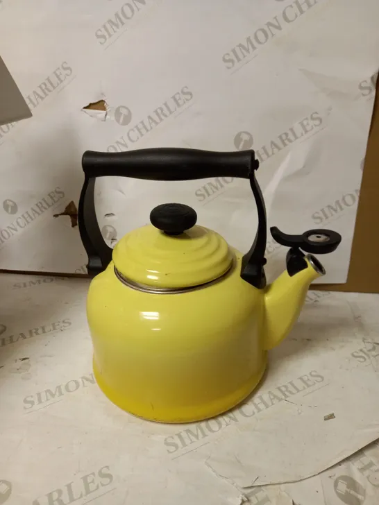 LE CREUSET TRADITIONAL KETTLE - SUN