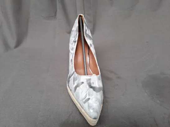 BOXED PAIR OF DESIGNER POINTED TOE HIGH WEDGE SHOES IN SILVER/PALE BLUE EU SIZE 42