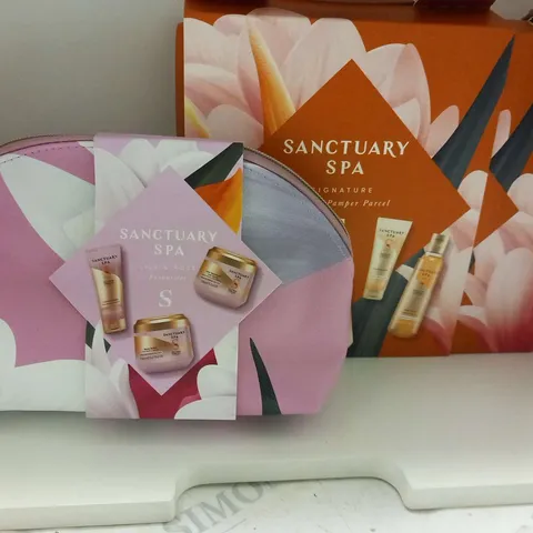 TWO ASSORTED SANCTUART SPA GIFT SETS TO INCLUDE; LILY AND ROSE FAVOURITES AND PERFECT PAMPER PARCEL