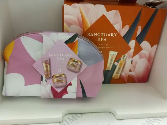 TWO ASSORTED SANCTUART SPA GIFT SETS TO INCLUDE; LILY AND ROSE FAVOURITES AND PERFECT PAMPER PARCEL