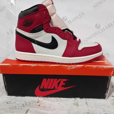 BOXED PAIR OF NIKE AIR JORDAN 1 RETRO SHOES IN RED/WHITE/BLACK UK SIZE 7