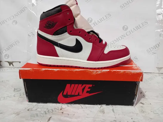 BOXED PAIR OF NIKE AIR JORDAN 1 RETRO SHOES IN RED/WHITE/BLACK UK SIZE 7