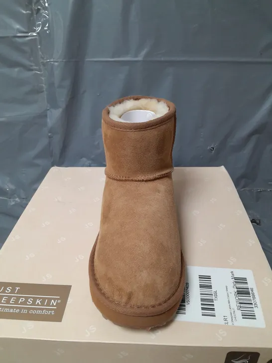 JUST SHEEPSKIN LADIES MINI CLASSIC SHEEPSKIN BOOT - CHESTNUT SIZE 6 