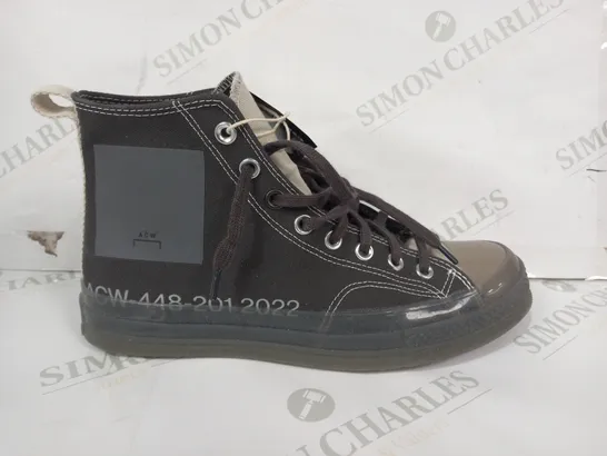 BOXED PAIR OF CONVERSE ACW SHOES IN STONE COLOUR UK SIZE 