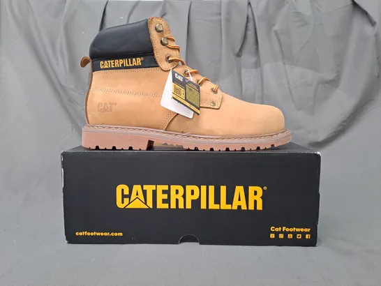 BOXED PAIR OF CATERPILLAR POWERPLANT S3 BOOTS IN HONEY UK SIZE 9