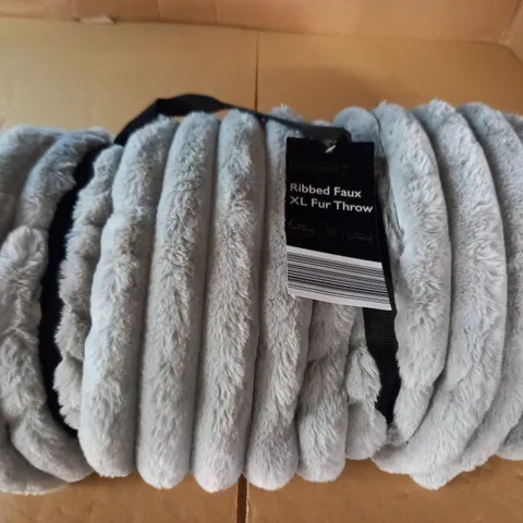 GREY RIBBED FAUX FUR XL THROW - 200X220CM