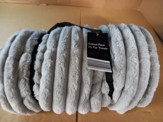 GREY RIBBED FAUX FUR XL THROW - 200X220CM