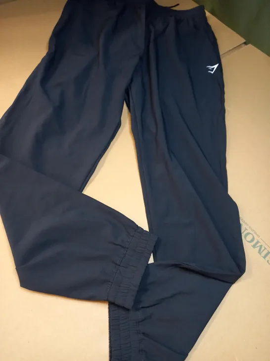 GYMSHARK BLACK/LOGO LIGHT WEIGHT TRACK BOTTOMS - MEDIUM