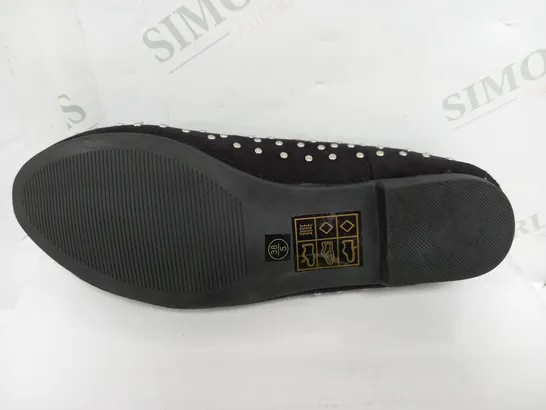 FLAT HEELED BLACKED SPIKED SHOE SIZE 5