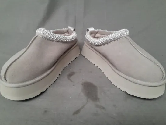 BOXED PAIR OF UGG SHOES IN STONE UK SIZE 5