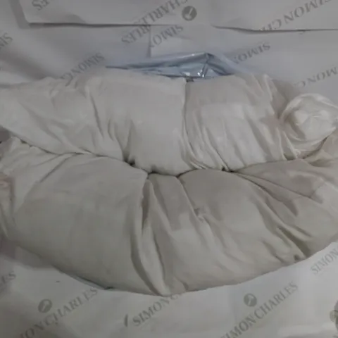 2 WHITE PILLOWS WITH FEATHER 