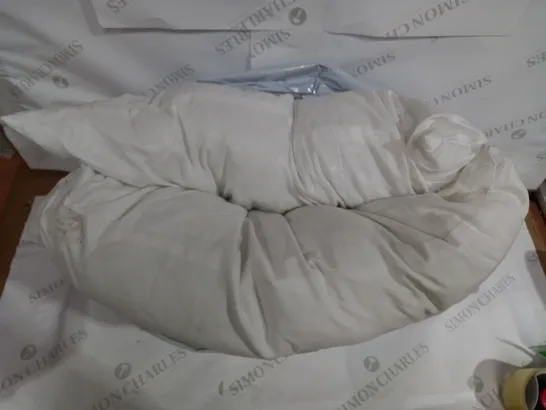 2 WHITE PILLOWS WITH FEATHER 