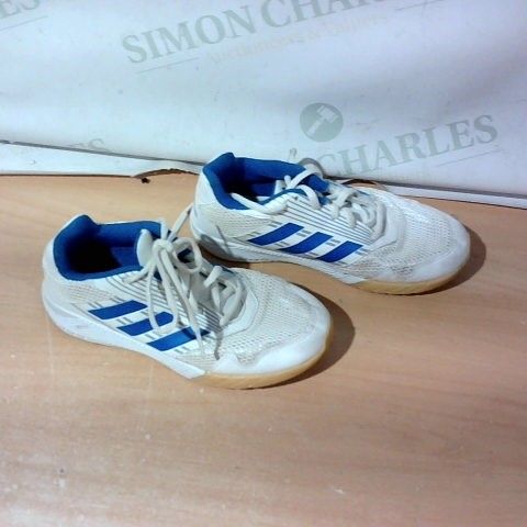 PAIR OF ADIDAS TRAINERS SIZE 3.5