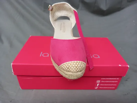 BOXED PAIR OF LA VIDA ROSA SHOES IN PINK EU SIZE 39