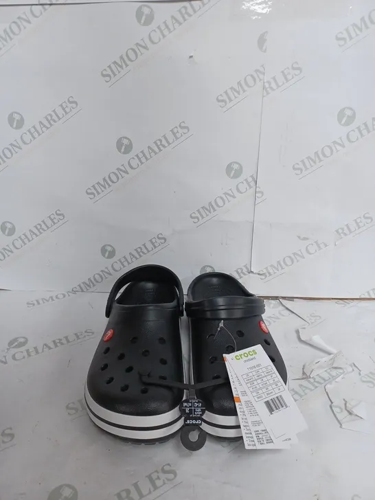 CROCS RELAXED FIT IN BLACK & WHITE - UK 7/8