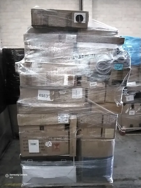 PALLET OF ASSORTED ITEMS INCLUDING MAKEUP MIRROR, EONBON BREAD MAKER, ARTIFICIAL PLANTS, LLIVEKIT AIR FRYER OVEN, BETRY STAND MIXER, COLIFE SUITCASE