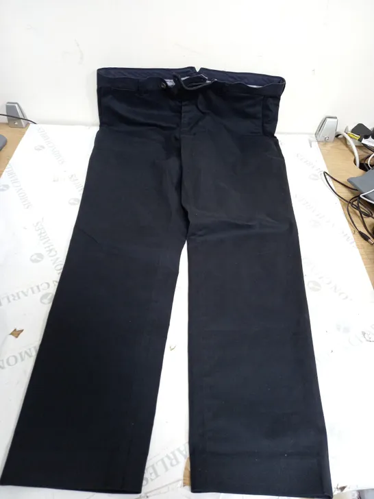 MOSS SLIM FIT PANTS IN NAVY - W34S