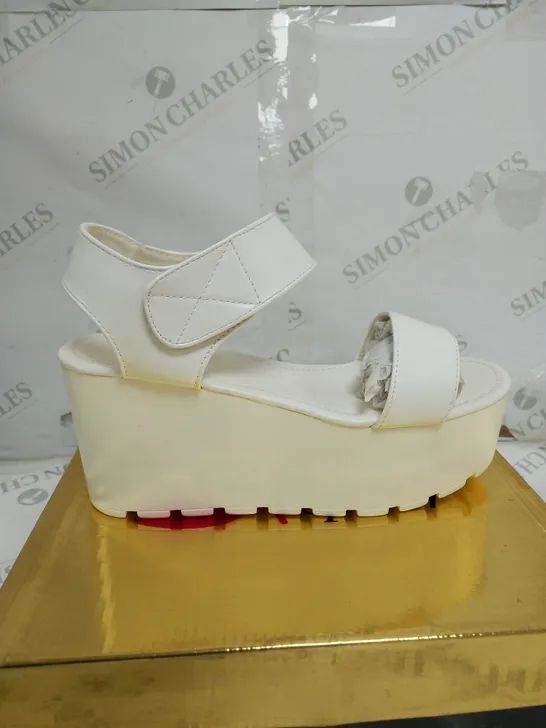 BOX OF APPROXIMATELY 10 ASSORTED PAIRS OF SHOES TO INCLUDE SPIKE BLACK SHOES, WHITE PLATFORM SANDALS, GOLD HIGH HEELS ETC