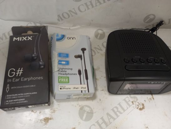 BOX OF APPROXIMATELY 10 ASSORTED HOUSEHOLD ITEMS TO INCLUDE EARPHONES, ALARM CLOCK, ETC