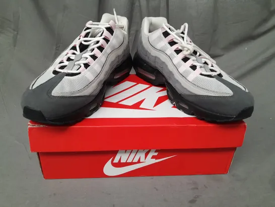 BOXED PAIR OF NIKE AIR MAX 95 SHOES IN GREY/PINK UK SIZE 11.5