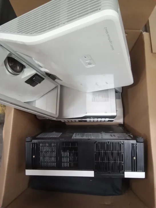 BOX OF APPROXIMATELY 5 PROJECTORS 