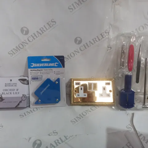 BOX OF 20 ASSORTED ITEMS TO INCLUDE - SILVERLINE WELDING MAGNET - GLOWING MOON & STARS - GOLDEN PLUG SOCKET ECT