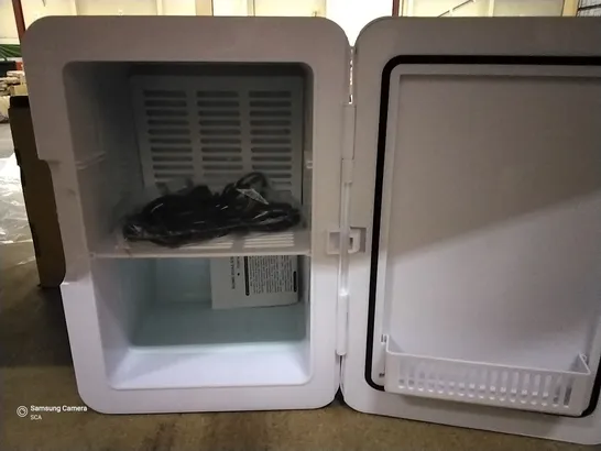 WHITE MINI FRIDGE (TYPE:SN)