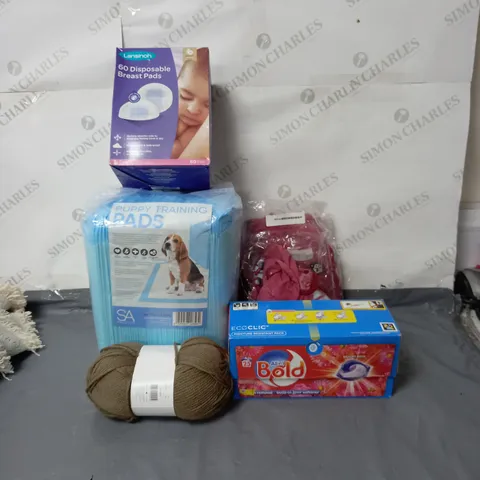 BOXED LOT OF APPROX. 15 HOUSEHOLD ITEMS TO INCLUDE LAUNDRY CARE, PERSONAL CARE AND BEDDING