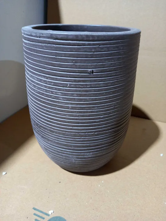 BAY CERAMIC RIBBED VASE