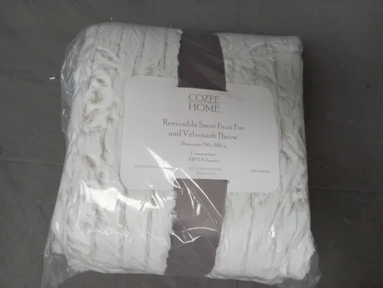 BOXED COZEE HOME REVERSIBLE FAUX FUR AND VELVET SOFT THROW