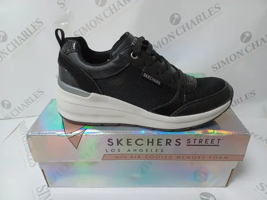 BOXED PAIR OF SKECHERS BILLION TRAINERS IN BLACK UK SIZE 4