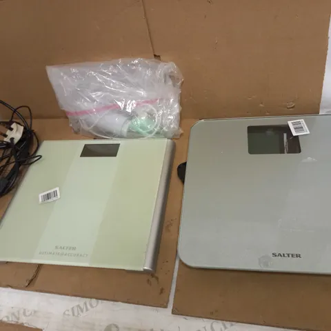 LOT OF APPROXIMATELY 3 ASSORTED HOUSEHOLD ITEMS TO INCLUDE SALTER SCALES, SALTER ULTIMATE ACCURACY SCALES, ETC