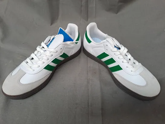 BOXED PAIR OF ADIDAS SAMBA SHOES IN WHITE/GREEN UK SIZE 6