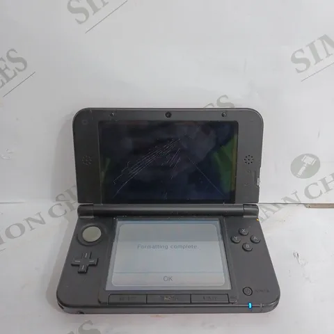 NINTENDO 3DS XL IN RED & BLACK