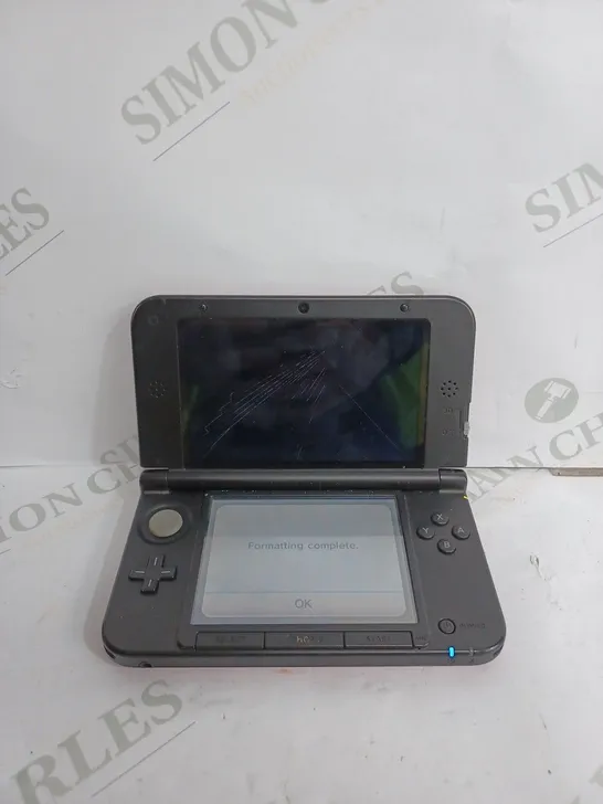 NINTENDO 3DS XL IN RED & BLACK