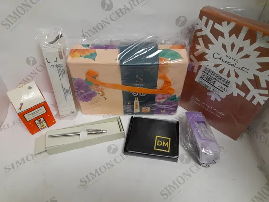 BOX OF APPROXIMATELY 10 ASSORTED BEAUTY & HOUSEHOLD ITEMS TO INCLUDE PAMPER NIGHTS SET, PERSONALISED PARKER PEN, EXPLORER BRACELET ETC 