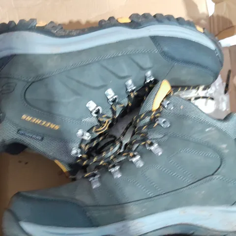 SKECHERS HIKING BOOTS SIZE 11 